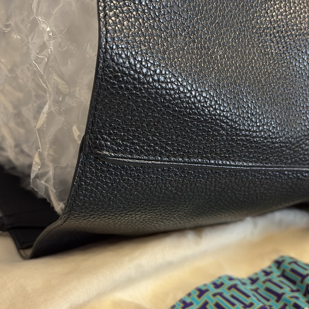 Tory Burch Perry Black large Tote Bag EUC🖤 - Picture 10 of 17